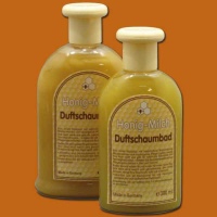 Das Honig-Milch-Duftschaumbad reinigt sanft und...