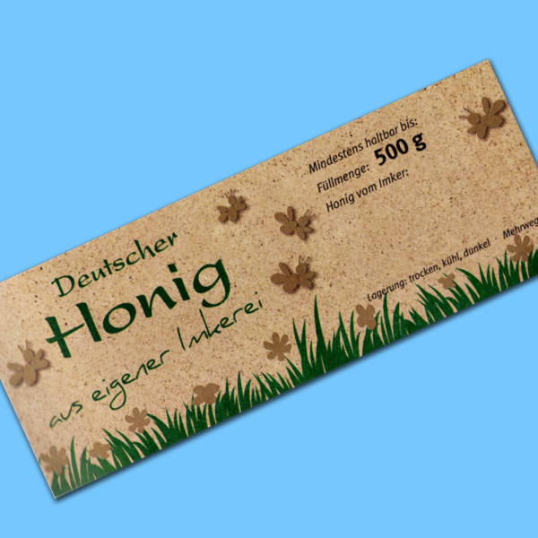 Diese weiß-bunten, nassklebenden Etiketten für 500g-Gläser sind eine stilvolle Lösung für die Honigverpackung. Mit einem klaren, auffälligen Design und einem Aufdruck „Deutscher Bienenhonig“ bieten diese Etiketten eine einfache Möglichkeit, Ihren Honig zu kennzeichnen und zu präsentieren. Die Verpackung enthält 100 Stück, die einfach anzubringen sind.