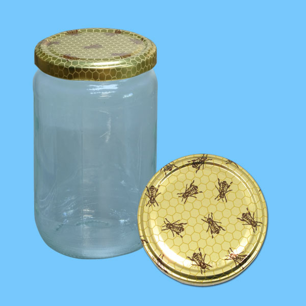 Das runde Honigglas mit 1000 g Fassungsvermögen ist mit einem TO-Deckel versehen, der ein elegantes Wabendekor mit hellen Bienen in goldenen Farbtönen zeigt. Dieses Glas eignet sich ideal für Imker, die ihren Honig in einer ansprechenden und natürlichen Verpackung anbieten möchten.