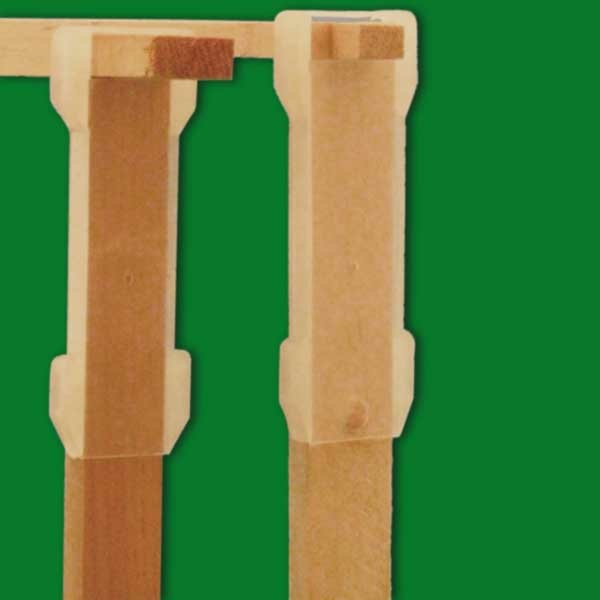 Die Erlanger Abstandshalter aus Plastik sind speziell für Zander-Formate entwickelt und kommen im Set von 100 Stück. Sie helfen dabei, den richtigen Abstand zwischen den Rähmchen zu gewährleisten.
