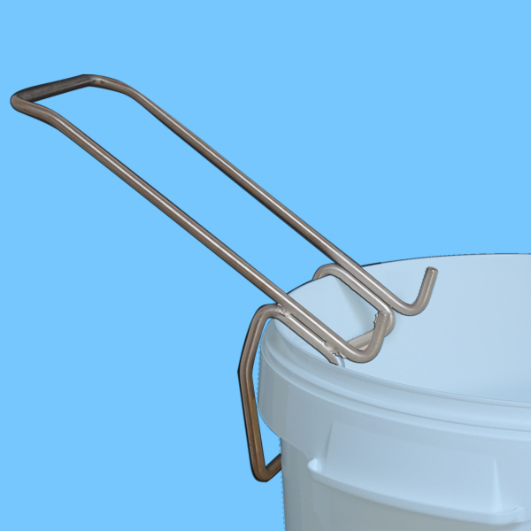 Der Eimer-Abtropfhalter Breit aus Edelstahl ist die ideale Unterstützung für das Abtropfen von Wachs und Honig. Er ist für alle gängigen runden Behälter geeignet und sorgt für eine sichere und saubere Abtrennung.