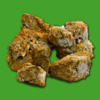Diese Bienenkittharz-Rohware ist in der praktischen 100...