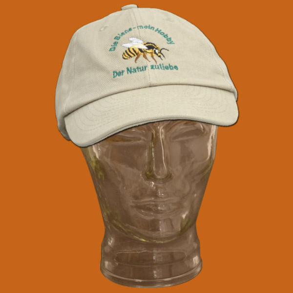 Die Imker-Schirmmütze Classic in komplett beige ist ein elegantes, praktisches Zubehör für Imker. Schützt vor Sonne und bietet gleichzeitig Komfort bei der Arbeit im Bienenstock.