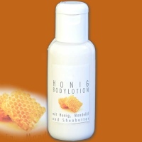 Die Honig-Bodylotion pflegt die Haut nach dem Duschen mit...