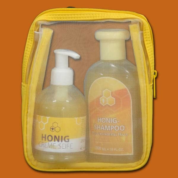 Das Geschenkset Gelb ist ein praktisches Set mit Honig-Shampoo und Seifenspender, verpackt in einer gelben Badetasche. Ein ideales Geschenk für Imker und Honigliebhaber.