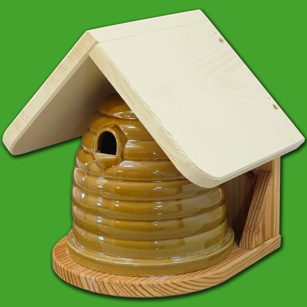 Der Keramik-Bienenkorb bietet Vögeln und Bienen einen geschützten Rückzugsort. Mit einem Holzeinstellkasten und einer Größe von ca. 29 x 30 cm ist er eine perfekte Ergänzung für den Garten und fördert die Naturverbundenheit.
