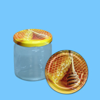 Dieses neutrale 500 g Honigglas kommt mit einem schwarzen...