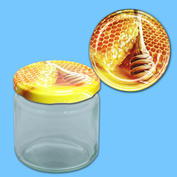 Dieses neutrale 250 g Honigglas bietet eine elegante Möglichkeit, kleinere Mengen Honig zu verpacken. Der TO-Deckel in Gold sorgt für eine einfache Handhabung und eine sichere Versiegelung. Mit einem Durchmesser von 66 mm eignet es sich besonders für die feine Präsentation von Honig in kleinen Glasbehältern. Im 12er-Karton erhältlich.