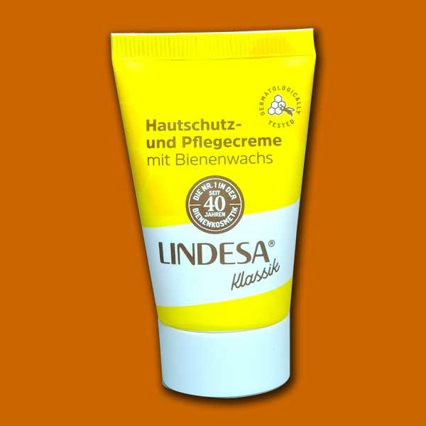 LINDESA-Klassik bietet einen effektiven Schutz für beanspruchte Haut mit Bienenwachs. Diese Schutzcreme zieht schnell ein und pflegt ohne zu fetten.