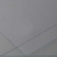 Diese Abdeckplatte aus klarem Kunststoff (0,4 mm stark)...